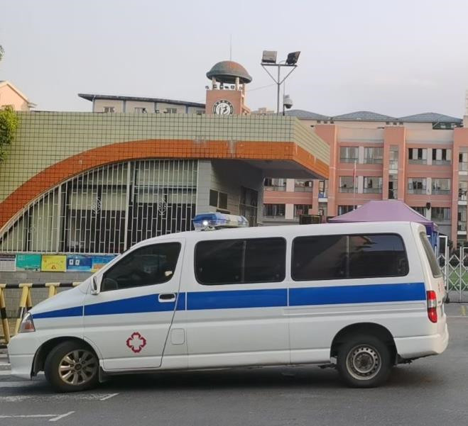 秀洲救护车出租护送骨折病人一公里多少钱